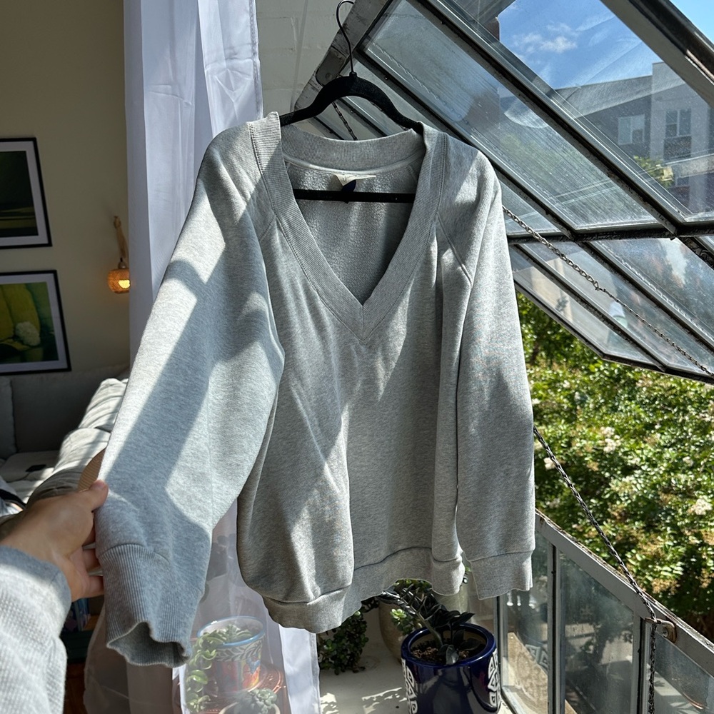 Universal Thread Gray V-Neck Sweater